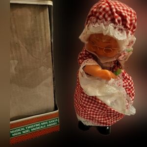 🎄Vintage Musical Twisting Action Mrs Claus Plays christmas music Used with Box